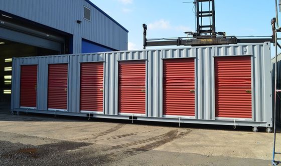 Contenitore certificato CSC a 40 piedi con porte a chiusura a rulli e dimensioni interne di 12.032 x 2.352 x 2.695 m