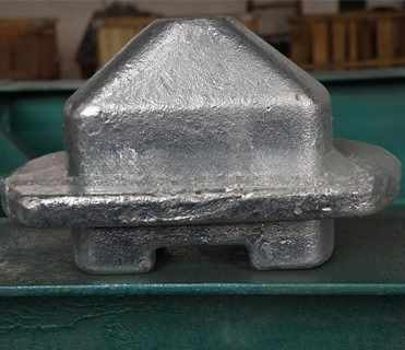 Equipaggiamento di sgancio di container per il trasporto marittimo con fusole in acciaio a singolo cono